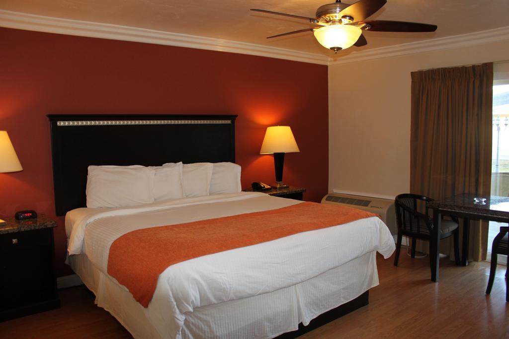 Travelodge By Wyndham Santa Maria Esterno foto
